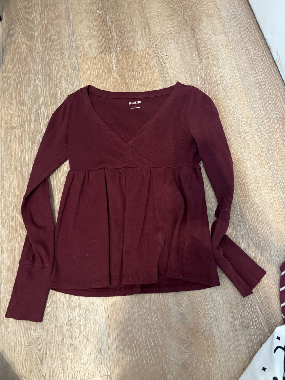 Hollister Women's Deep Burgundy Long-Sleeve V-Neck Peplum Top